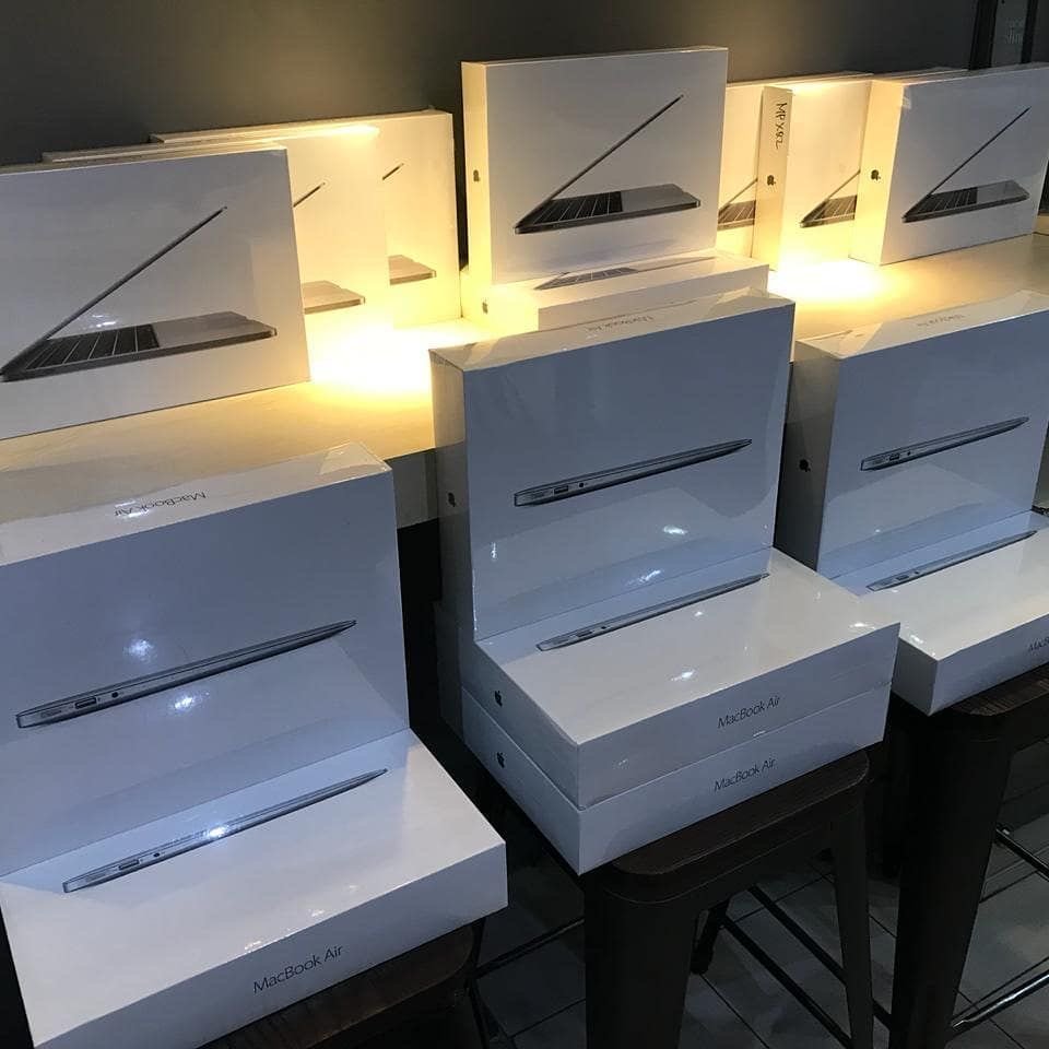 Stock MacBook Air — display de proveedor mayorista
